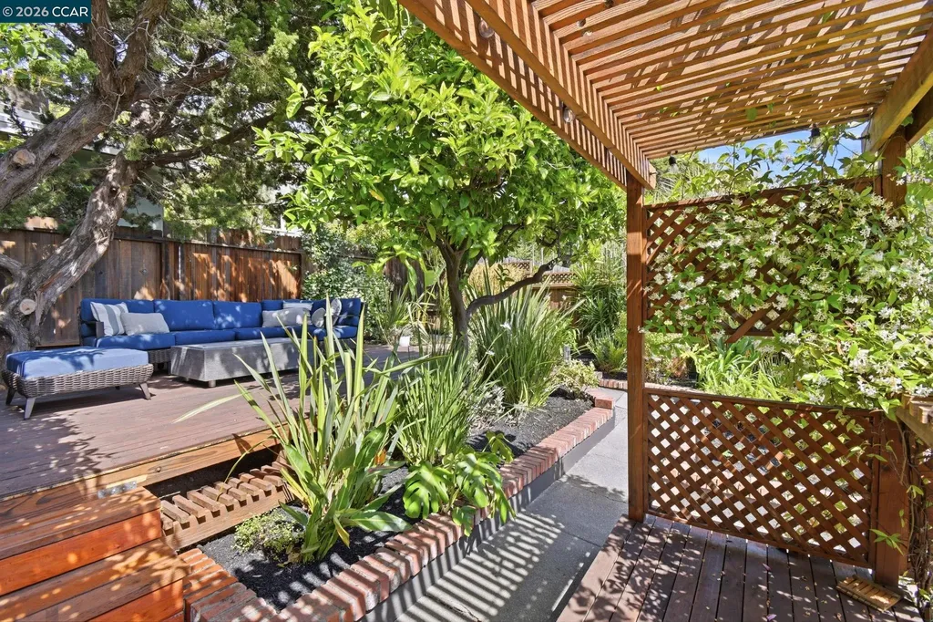 1056 El Centro Avenue Oakland CA 94602