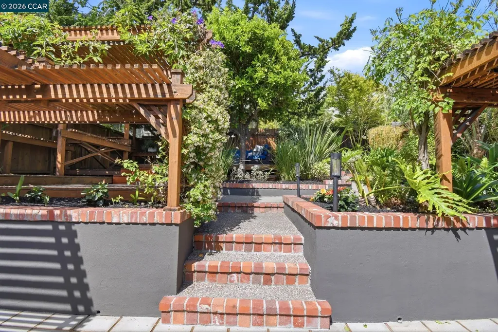 1056 El Centro Avenue Oakland CA 94602