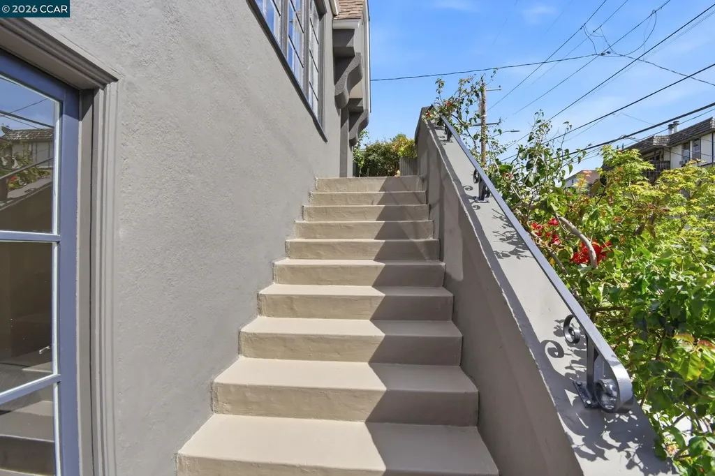 1056 El Centro Avenue Oakland CA 94602