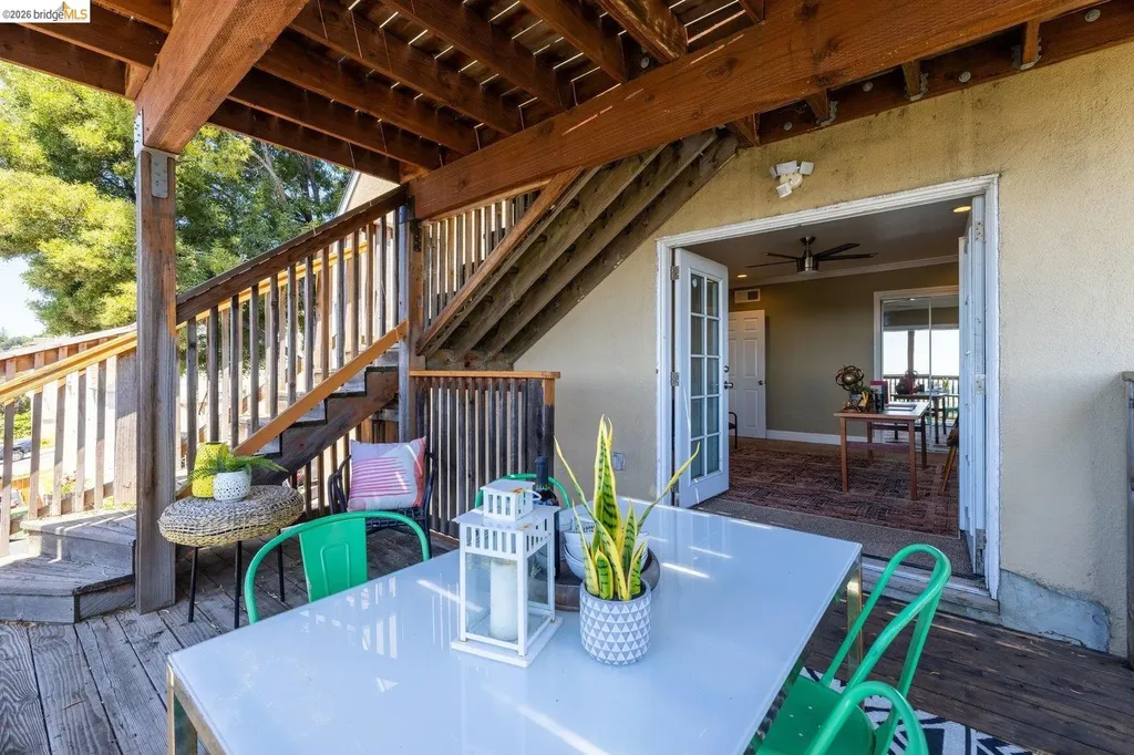 7523 Outlook Avenue Oakland CA 94605