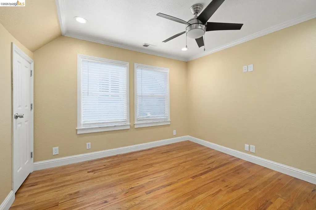 7523 Outlook Avenue Oakland CA 94605