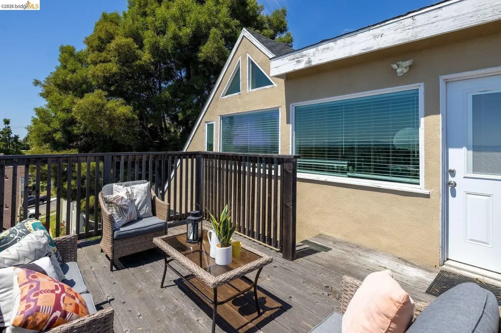 7523 Outlook Avenue Oakland CA 94605