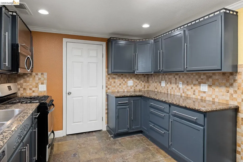 7523 Outlook Avenue Oakland CA 94605