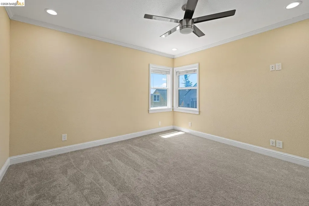 7523 Outlook Avenue Oakland CA 94605
