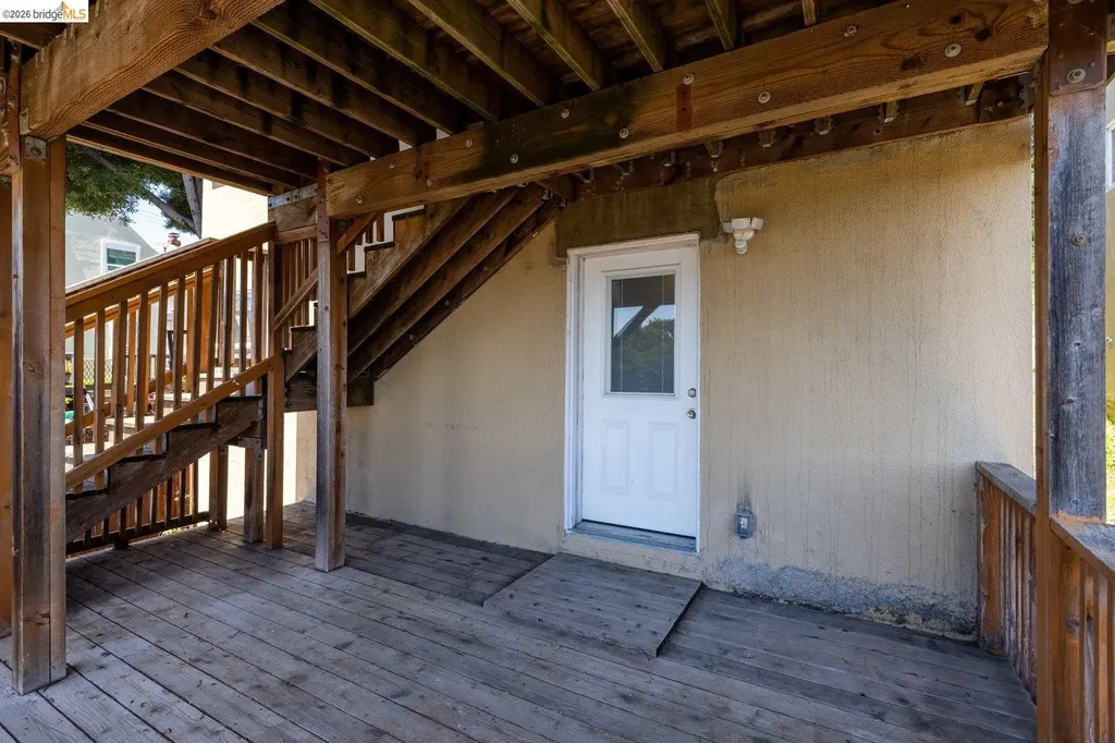 7523 Outlook Avenue Oakland CA 94605