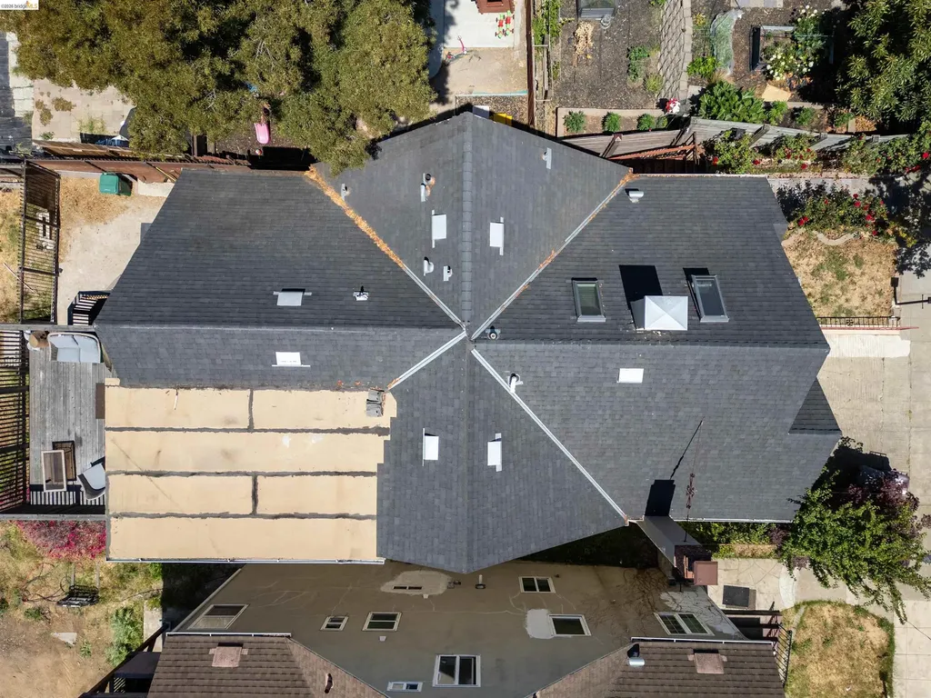 7523 Outlook Avenue Oakland CA 94605