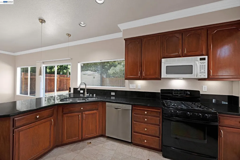 406 Grenadine Way Hercules CA 94547
