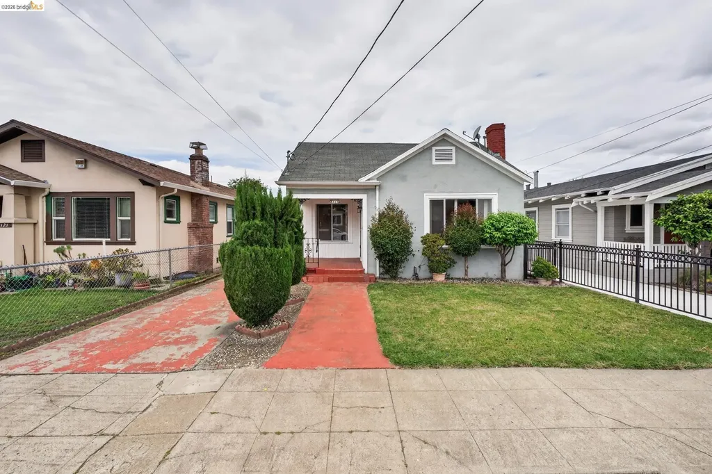 8115 Iris Street Oakland CA 94605