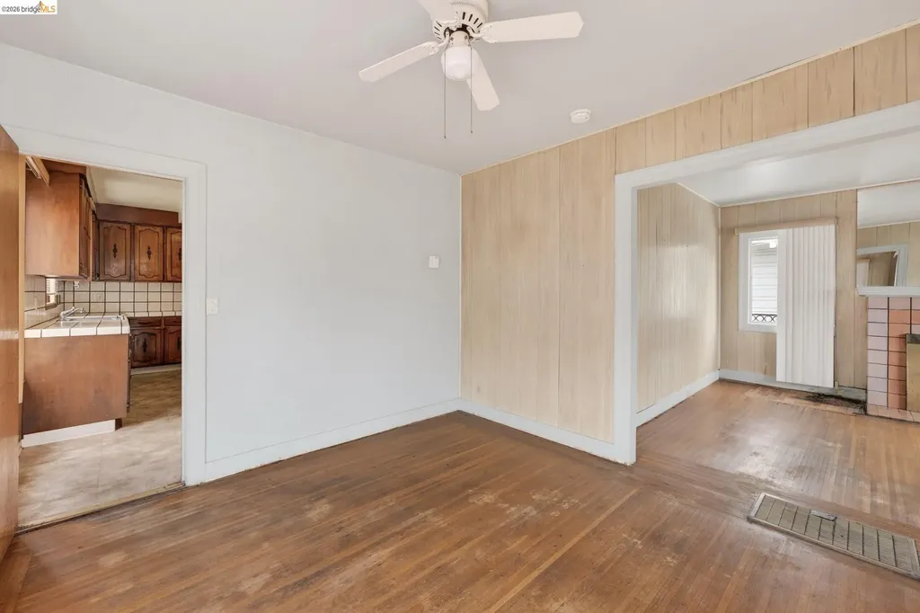 8115 Iris Street Oakland CA 94605