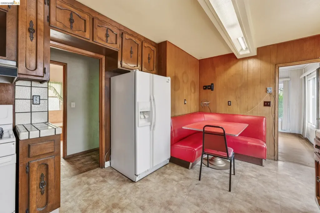 8115 Iris Street Oakland CA 94605