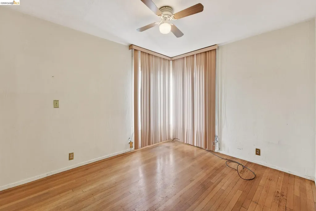 8115 Iris Street Oakland CA 94605