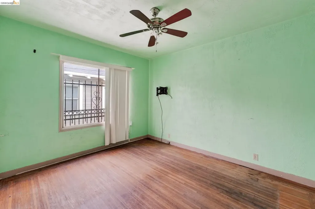 8115 Iris Street Oakland CA 94605