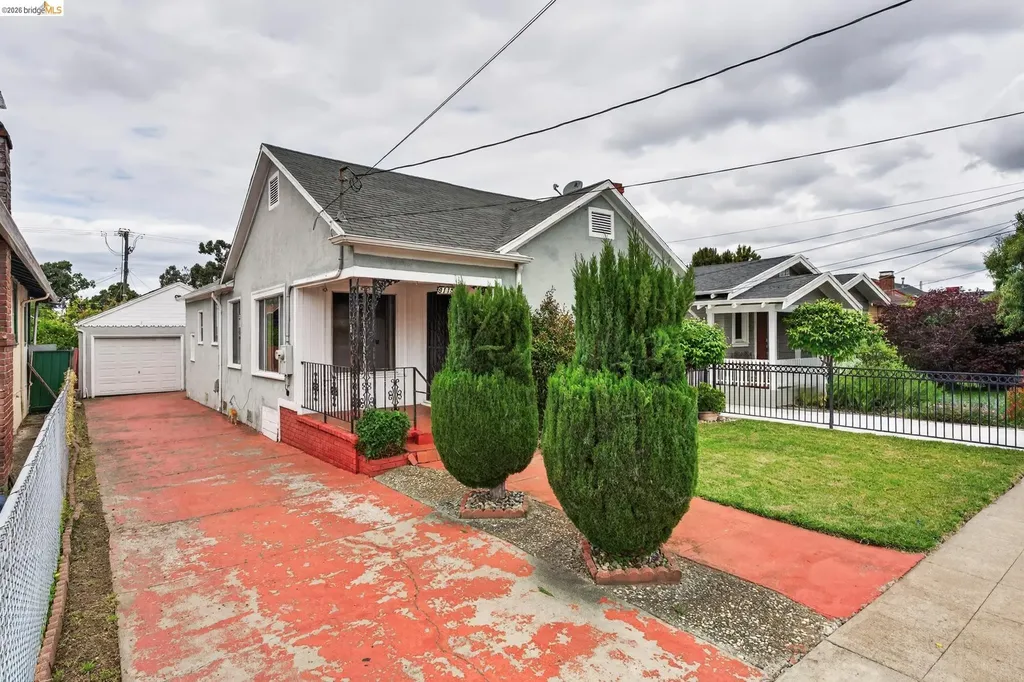 8115 Iris Street Oakland CA 94605