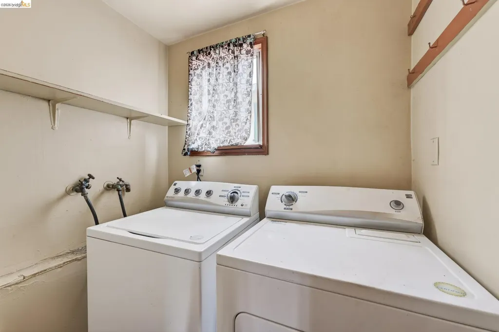 8115 Iris Street Oakland CA 94605