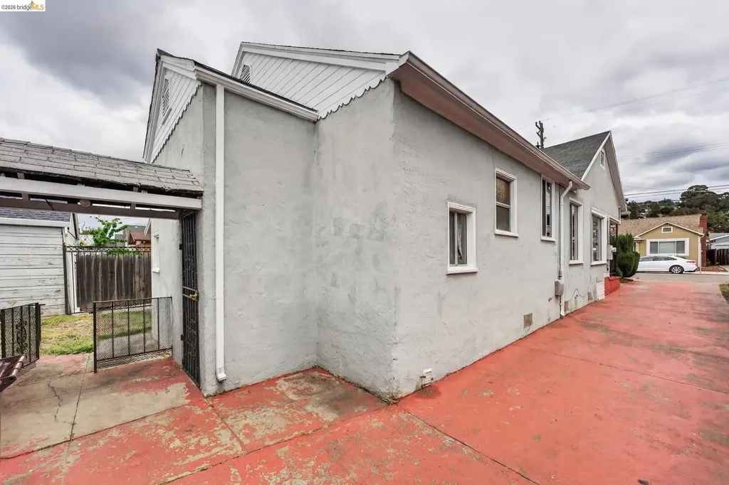 8115 Iris Street Oakland CA 94605