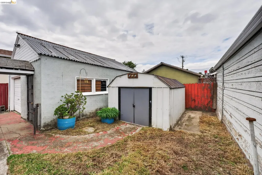 8115 Iris Street Oakland CA 94605