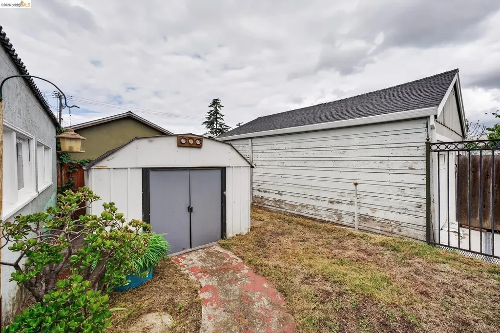 8115 Iris Street Oakland CA 94605