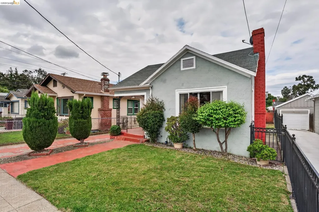 8115 Iris Street Oakland CA 94605