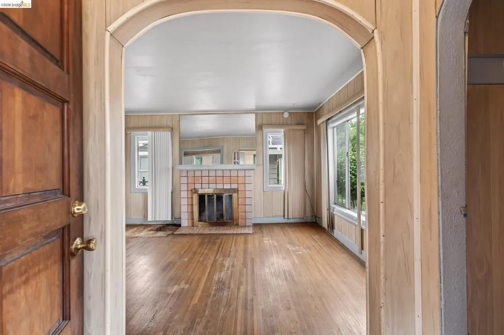 8115 Iris Street Oakland CA 94605
