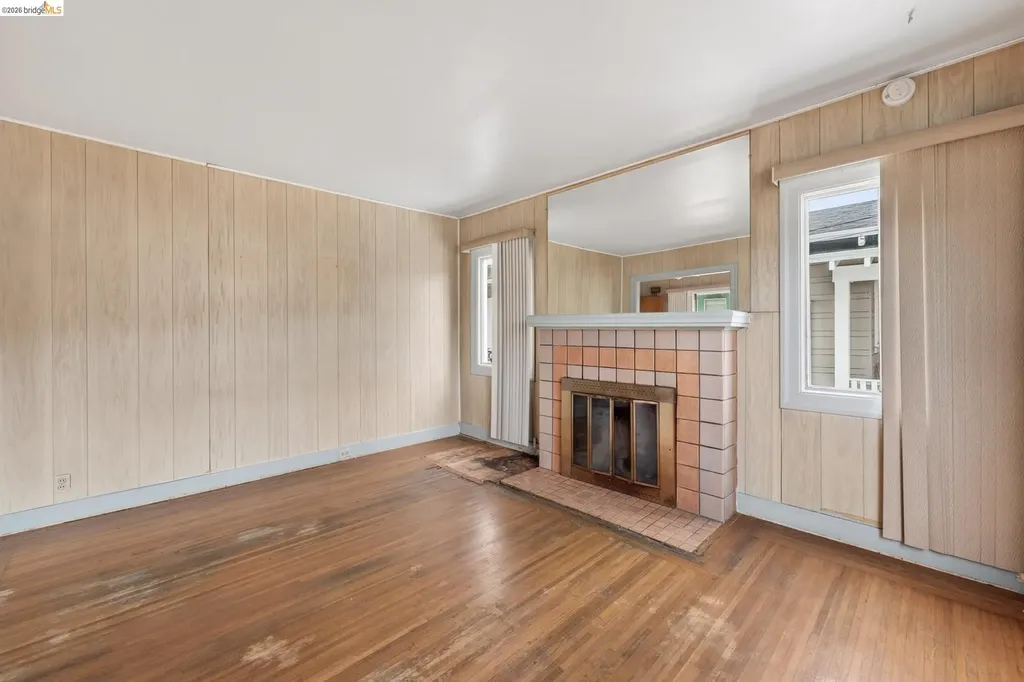 8115 Iris Street Oakland CA 94605