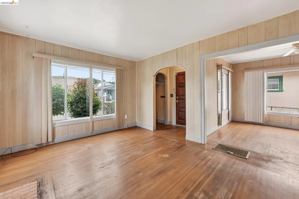 8115 Iris Street Oakland CA 94605