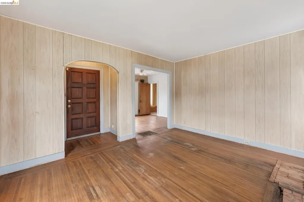 8115 Iris Street Oakland CA 94605