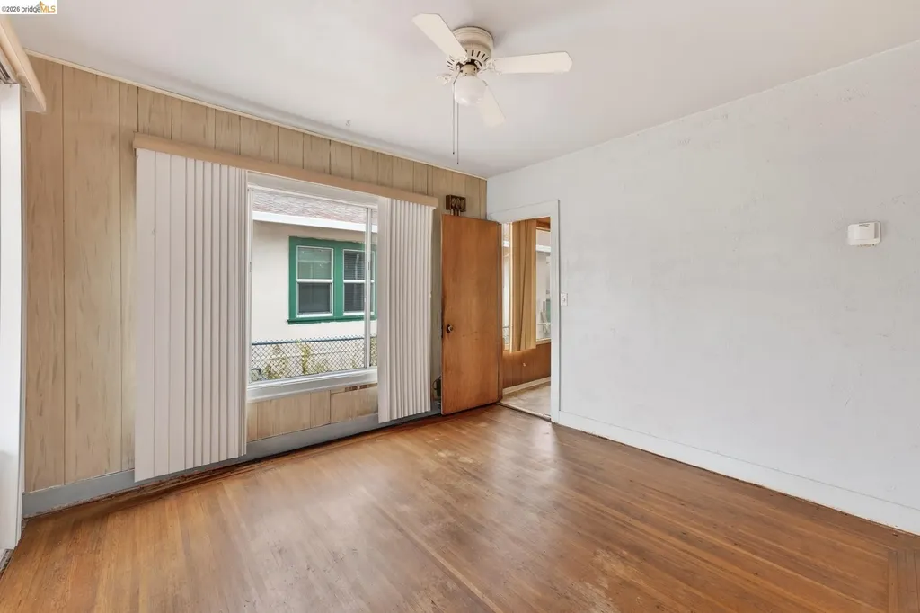 8115 Iris Street Oakland CA 94605