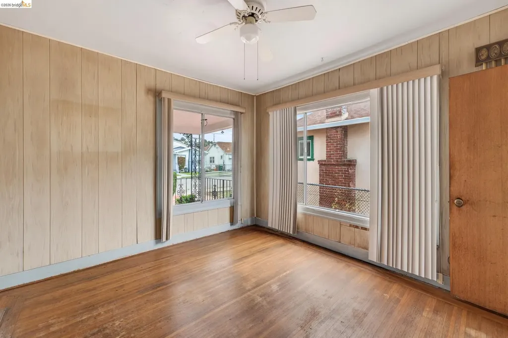 8115 Iris Street Oakland CA 94605