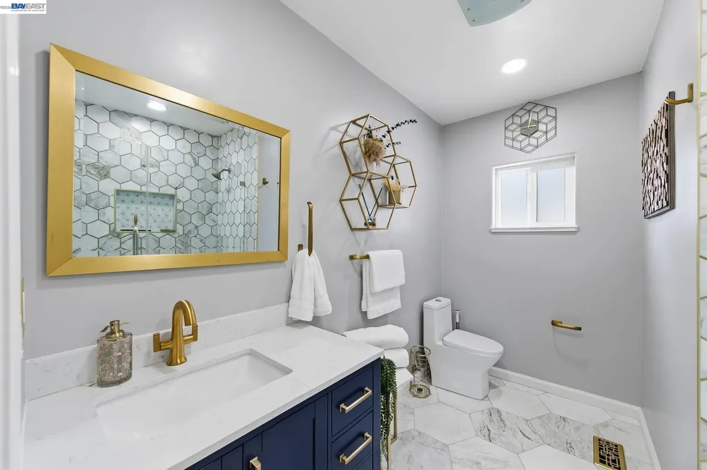 5137 Fairfax Avenue Oakland CA 94601