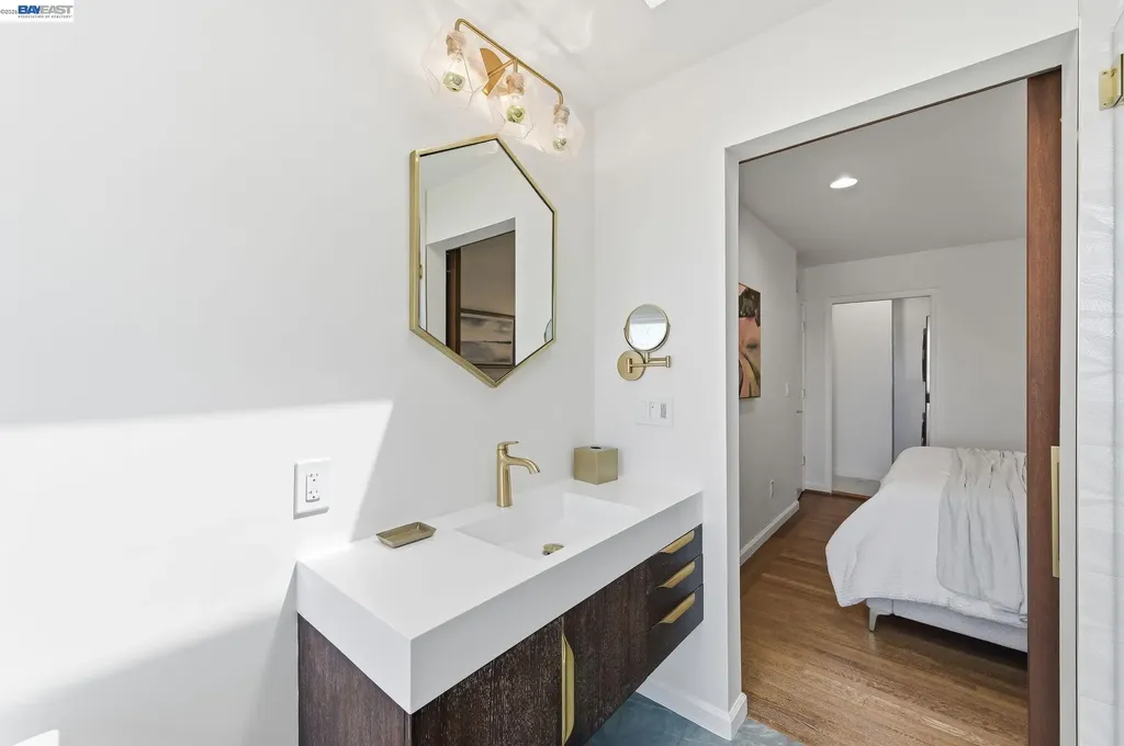 5137 Fairfax Avenue Oakland CA 94601