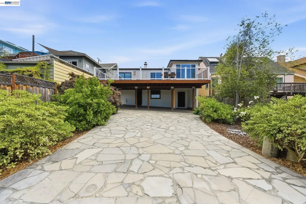 5137 Fairfax Avenue Oakland CA 94601