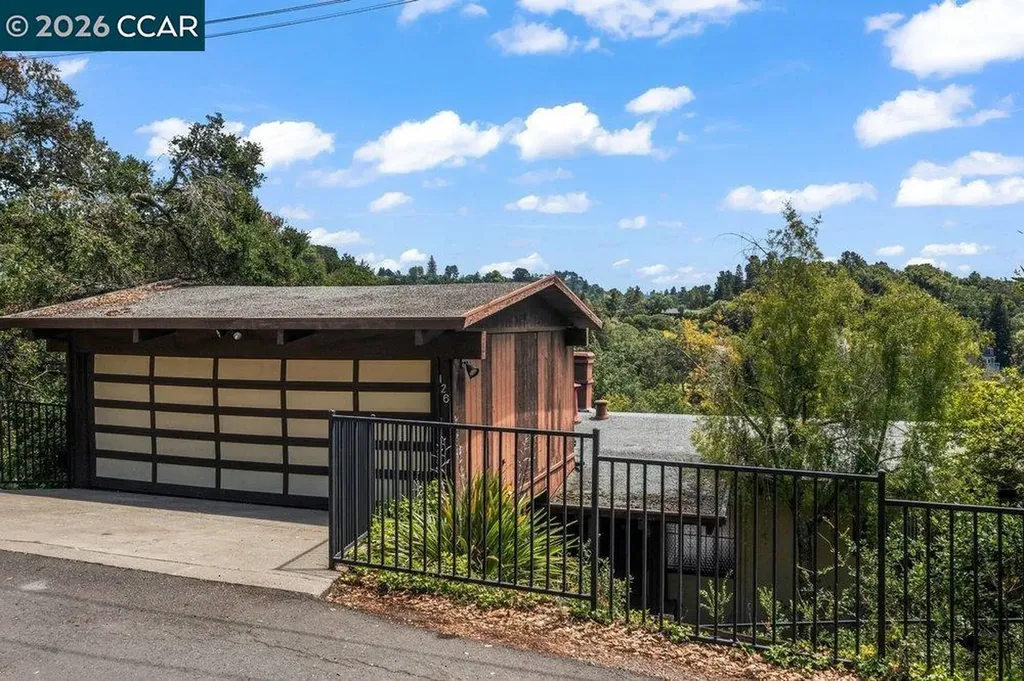 126 La Espiral Orinda CA 94563