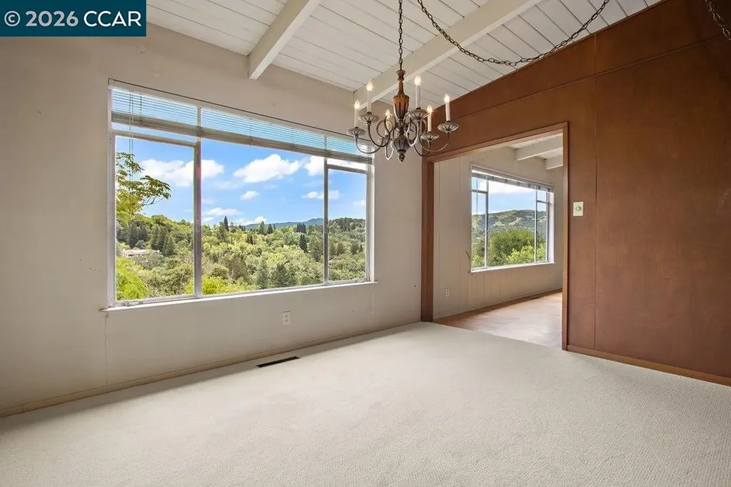 126 La Espiral Orinda CA 94563