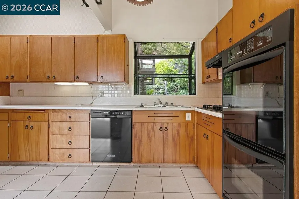 126 La Espiral Orinda CA 94563