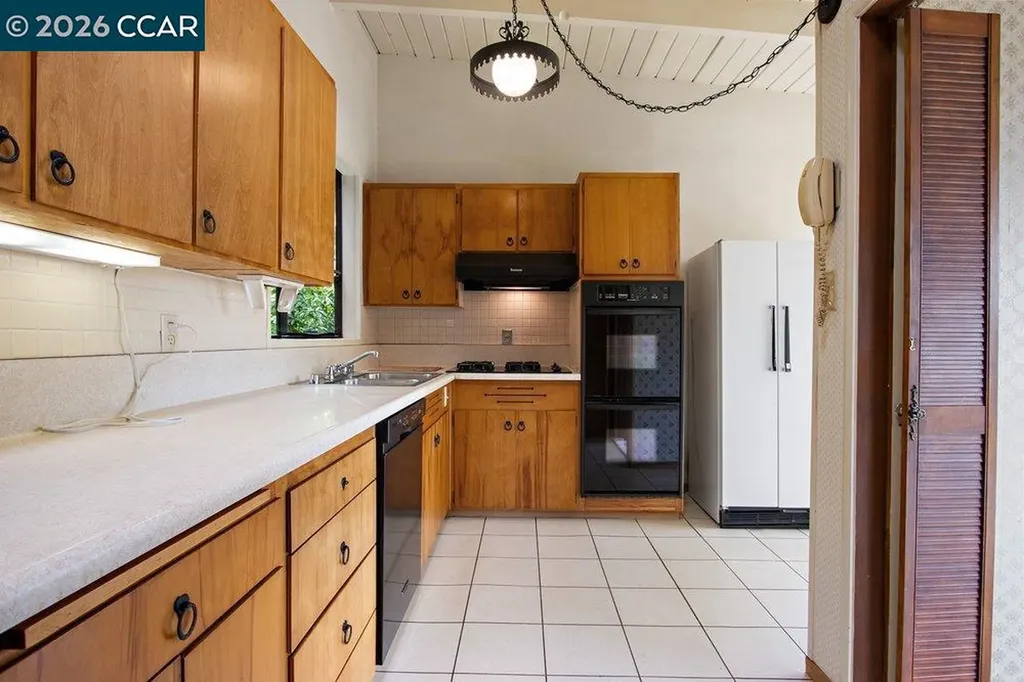 126 La Espiral Orinda CA 94563