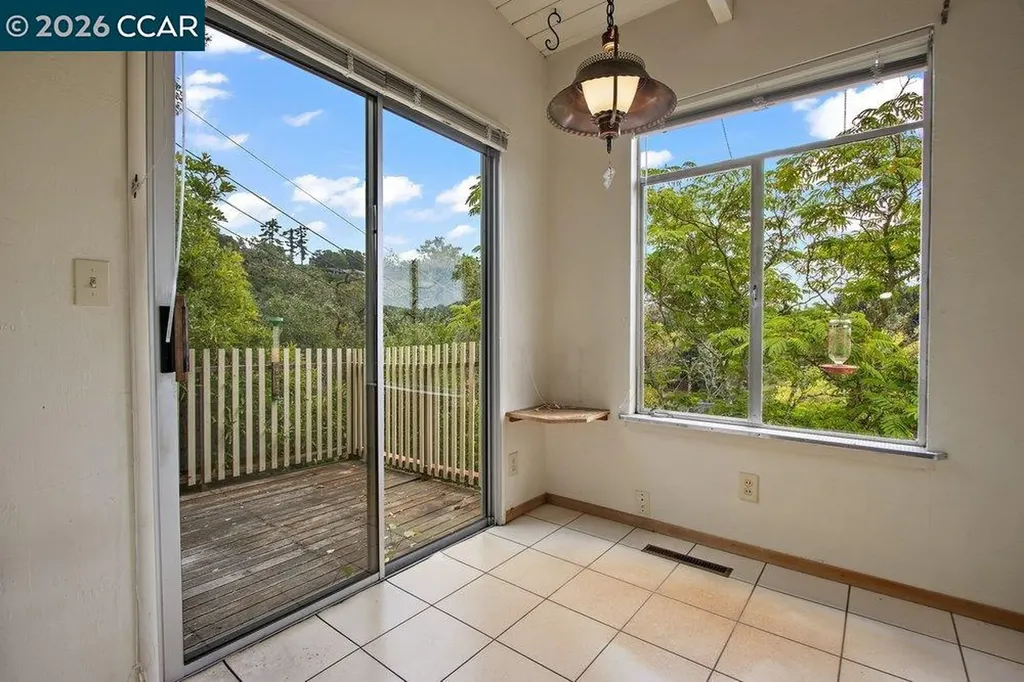 126 La Espiral Orinda CA 94563