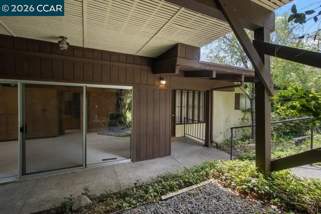 126 La Espiral Orinda CA 94563