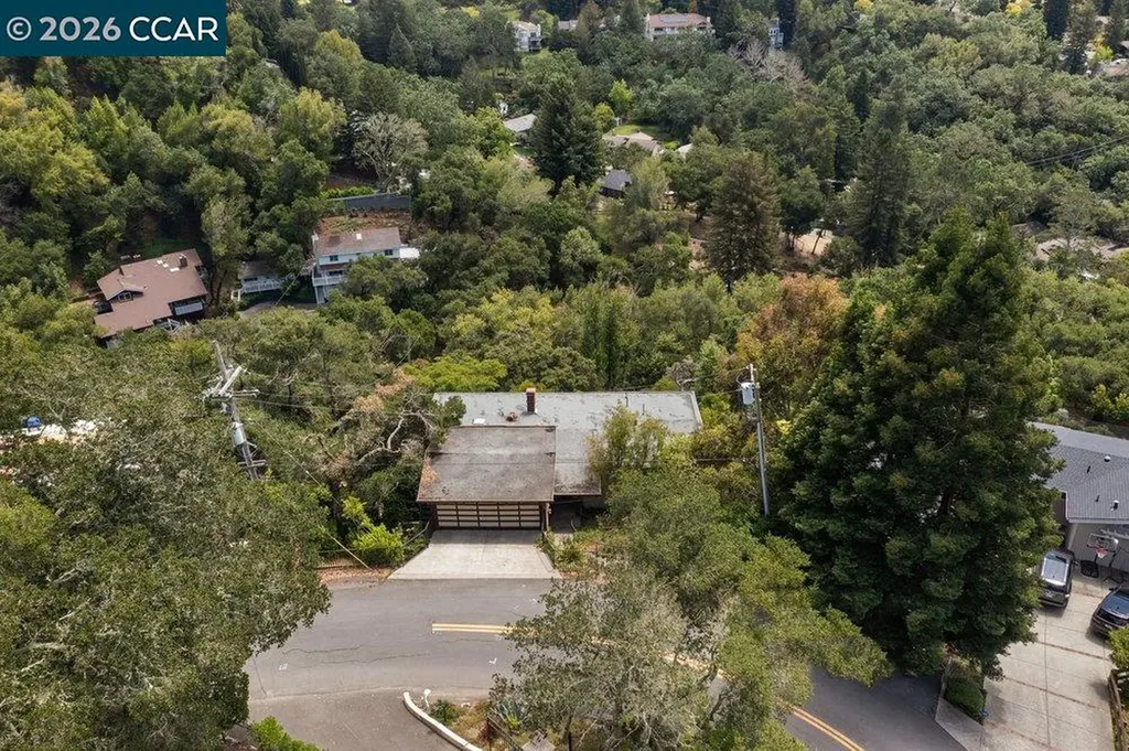 126 La Espiral Orinda CA 94563