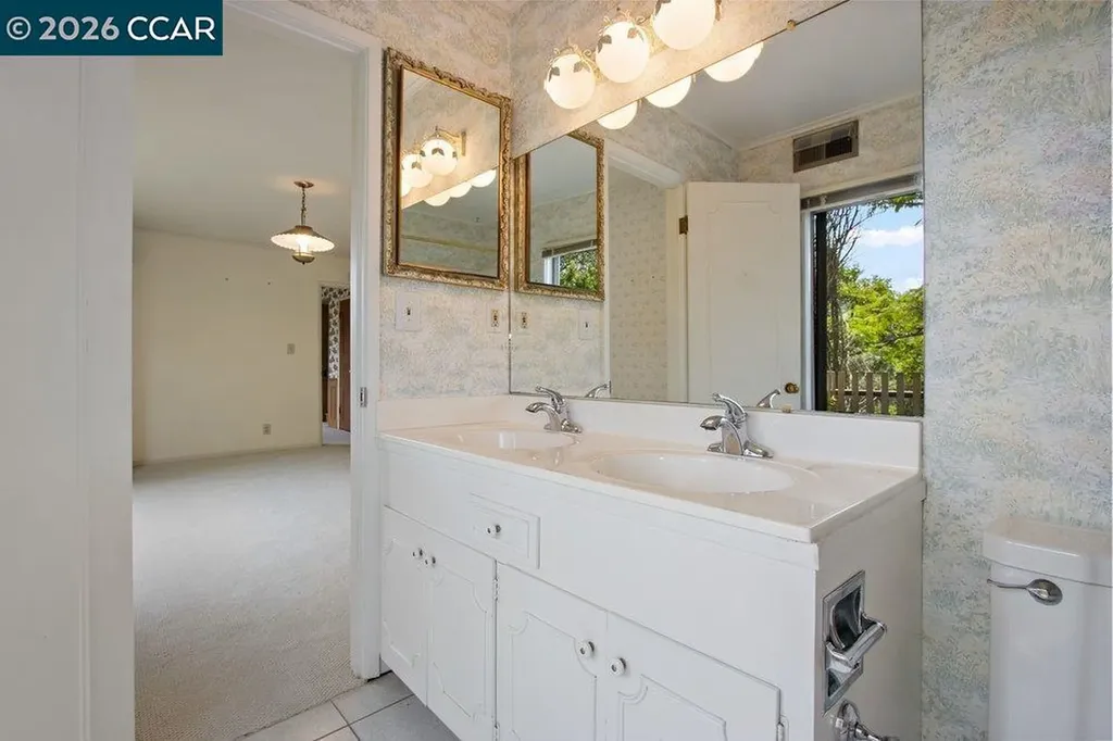 126 La Espiral Orinda CA 94563