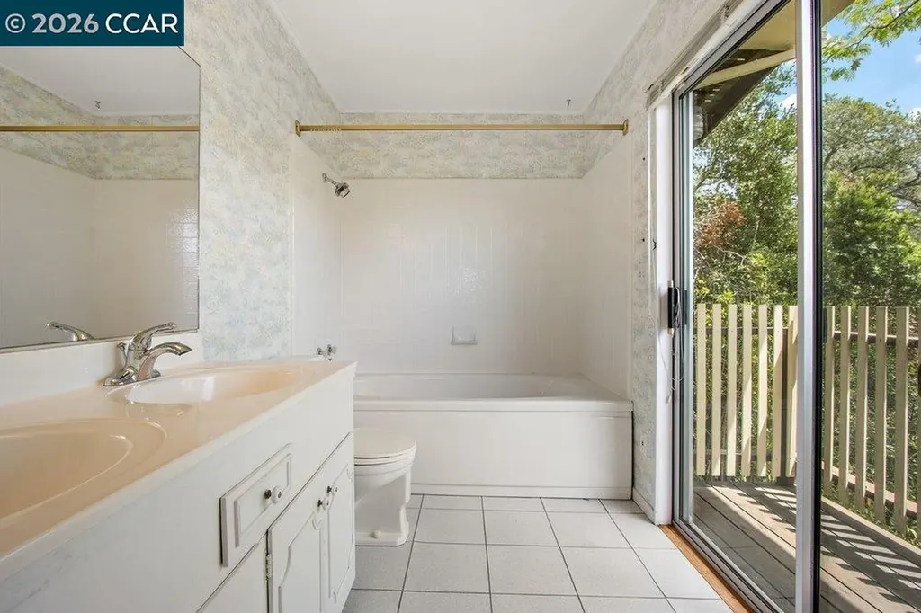 126 La Espiral Orinda CA 94563