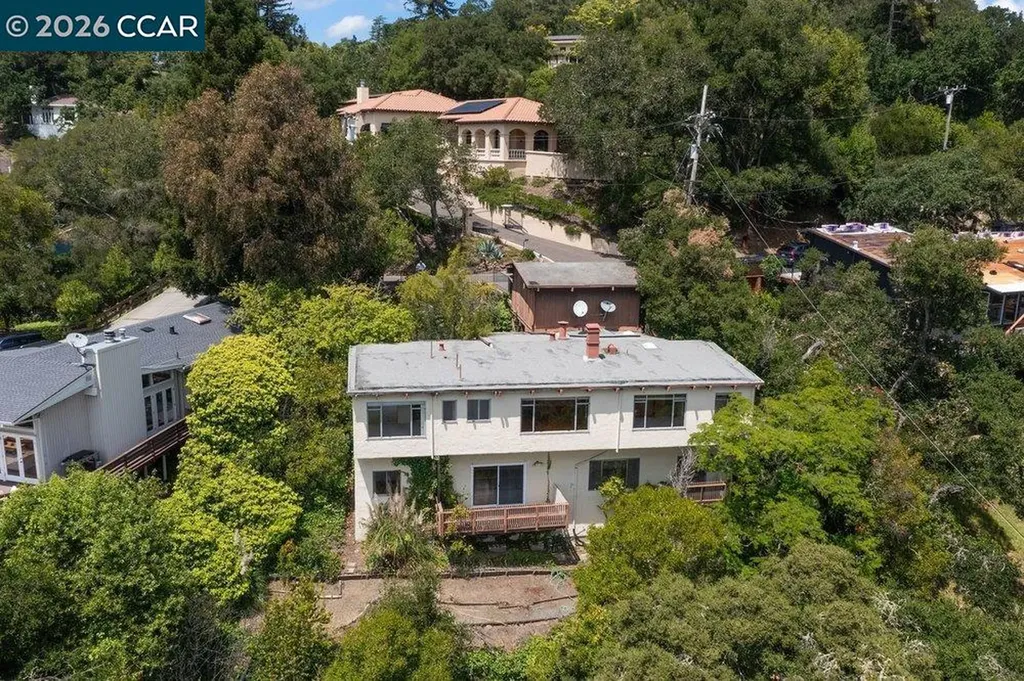 126 La Espiral Orinda CA 94563