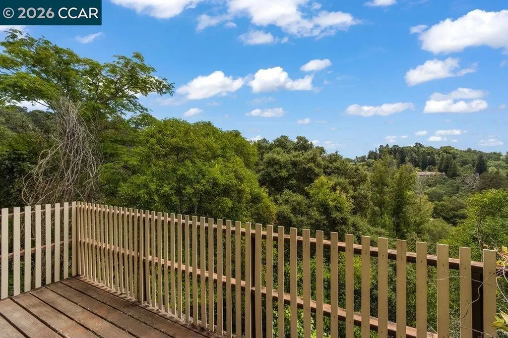 126 La Espiral Orinda CA 94563