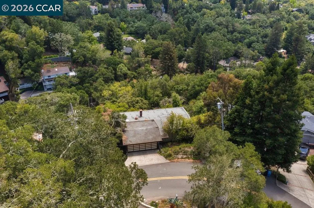 126 La Espiral Orinda CA 94563