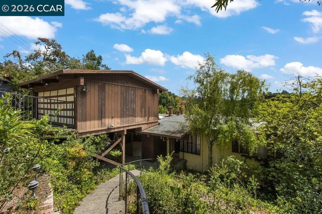 126 La Espiral Orinda CA 94563