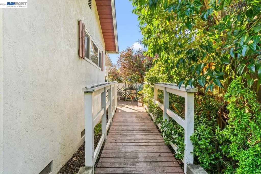 674 Gleneagle Avenue Hayward CA 94544