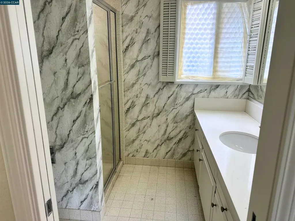 12195 Blythen Way Oakland CA 94619