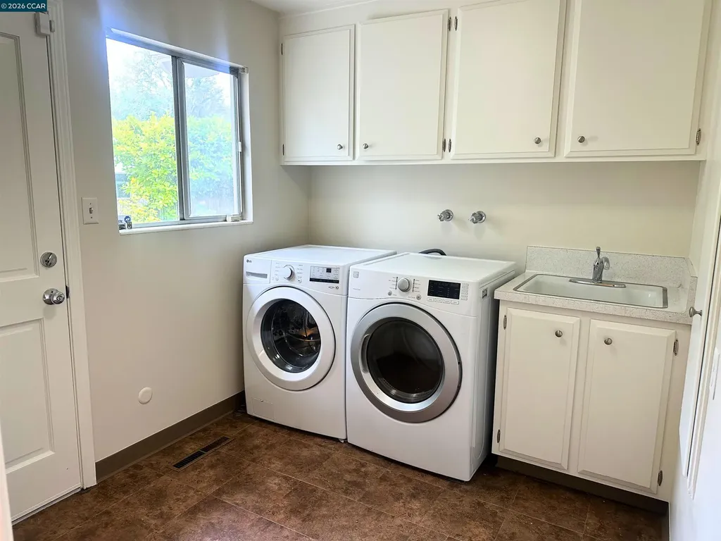 12195 Blythen Way Oakland CA 94619