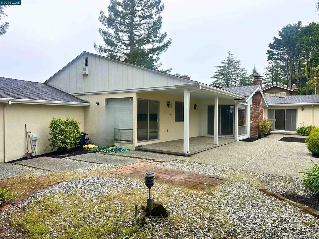 12195 Blythen Way Oakland CA 94619