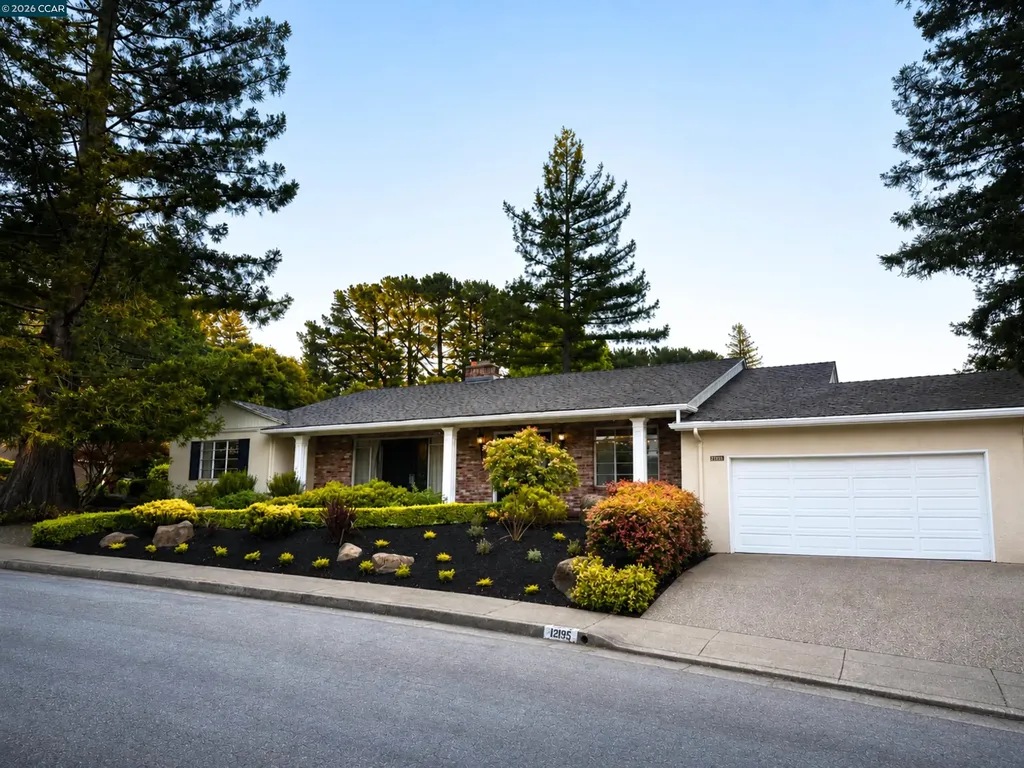 12195 Blythen Way Oakland CA 94619