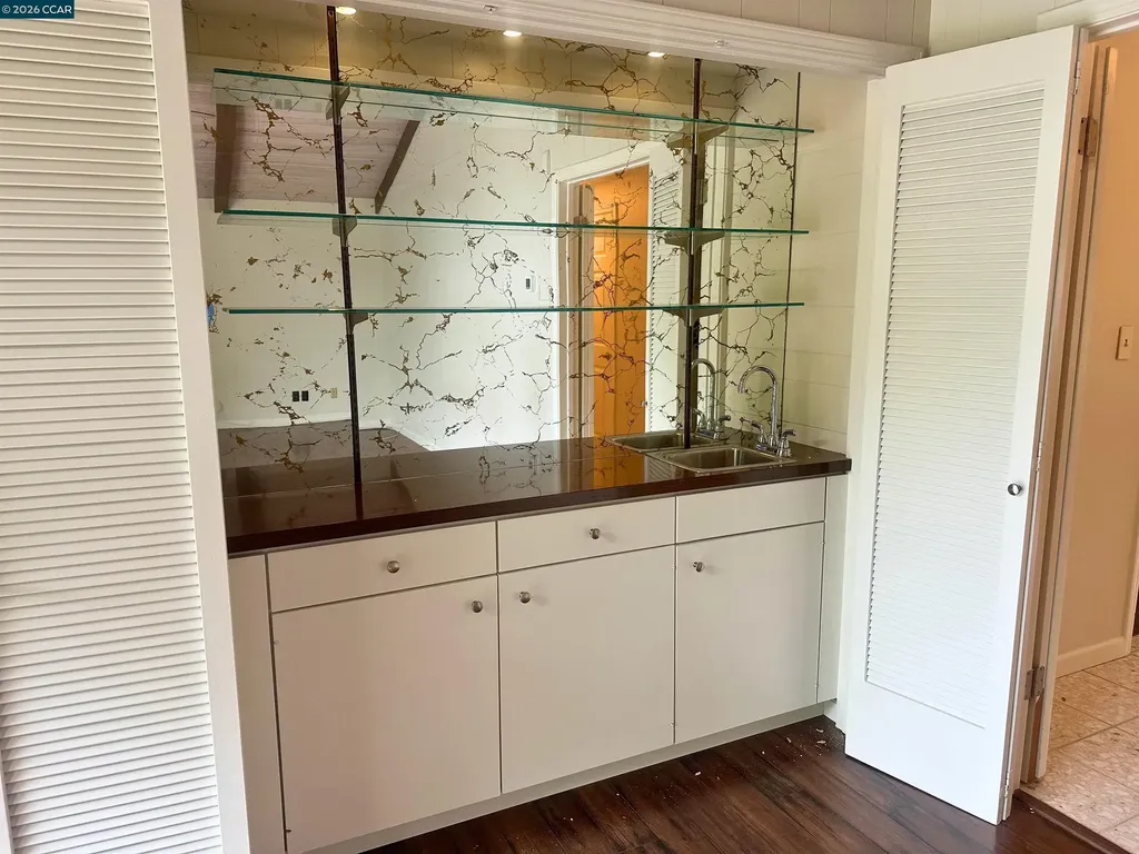 12195 Blythen Way Oakland CA 94619